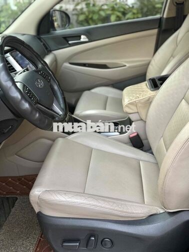 Hyundai Tucson 5 chỗ Số tự động Vàng cát