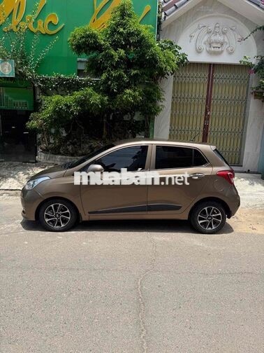 Hyundai Grand i10 Nâu Tự động 5 chỗ