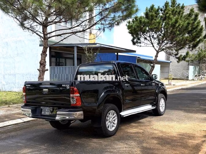 Toyota Hilux 5 chỗ Dầu Sàn Đen