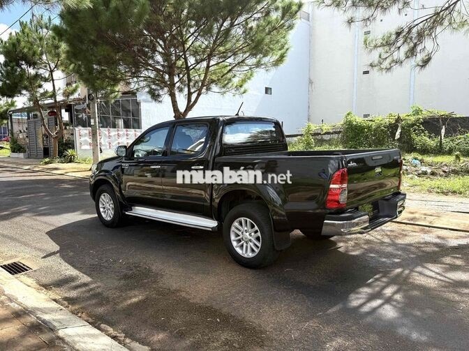 Toyota Hilux 5 chỗ Dầu Sàn Đen