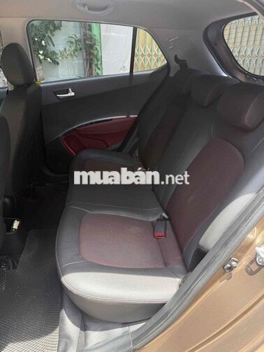 Hyundai Grand i10 Nâu Tự động 5 chỗ