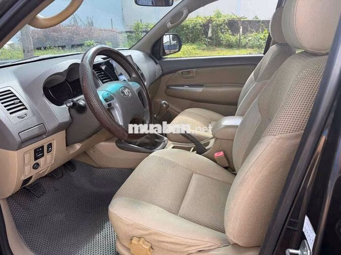 Toyota Hilux 5 chỗ Dầu Sàn Đen