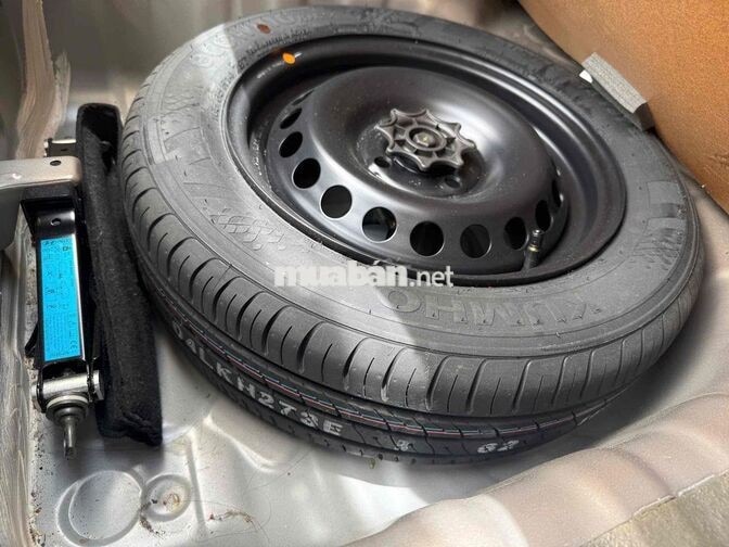 Hyundai Grand i10 Nâu Tự động 5 chỗ