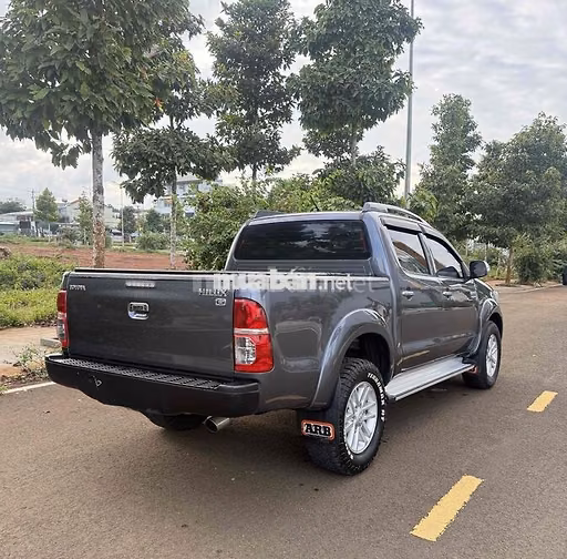 Toyota Hilux MT 2013 2 cầu Số sàn Xám