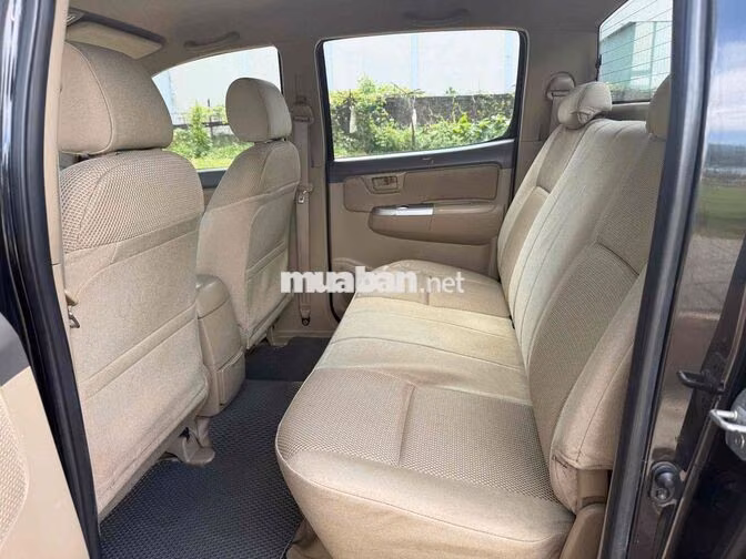 Toyota Hilux 5 chỗ Dầu Sàn Đen