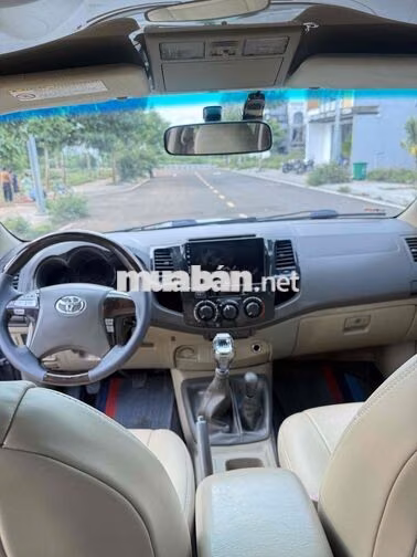 Toyota Hilux MT 2013 2 cầu Số sàn Xám