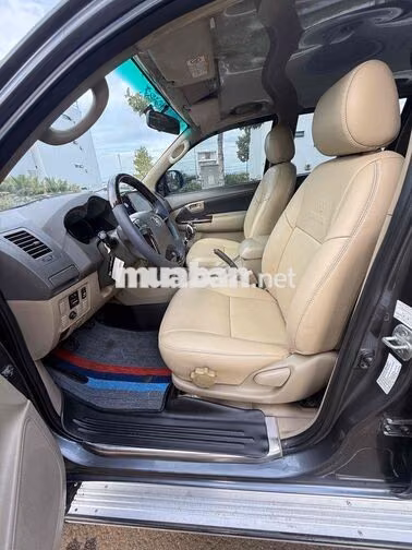 Toyota Hilux MT 2013 2 cầu Số sàn Xám