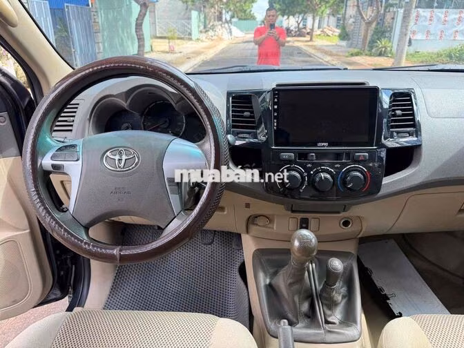Toyota Hilux 5 chỗ Dầu Sàn Đen
