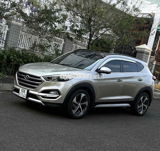 Hyundai Tucson 5 chỗ Số tự động Vàng cát