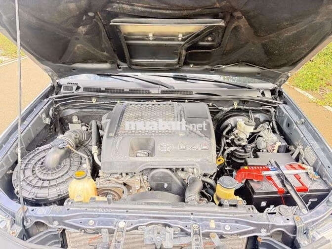Toyota Hilux MT 2013 2 cầu Số sàn Xám