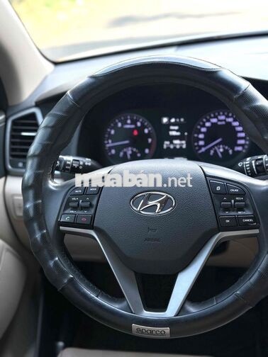 Hyundai Tucson 5 chỗ Số tự động Vàng cát