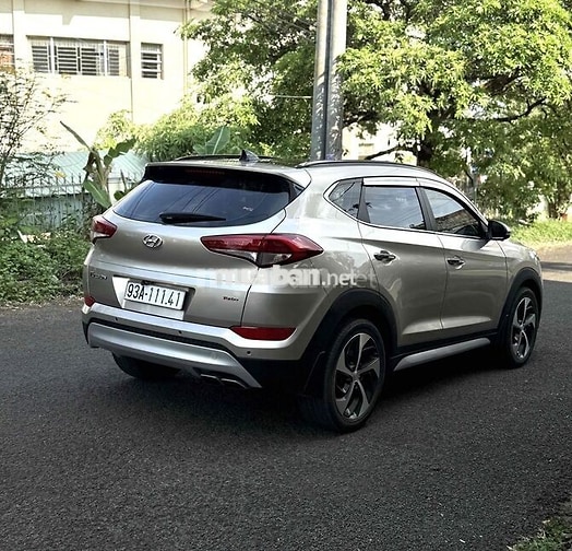 Hyundai Tucson 5 chỗ Số tự động Vàng cát