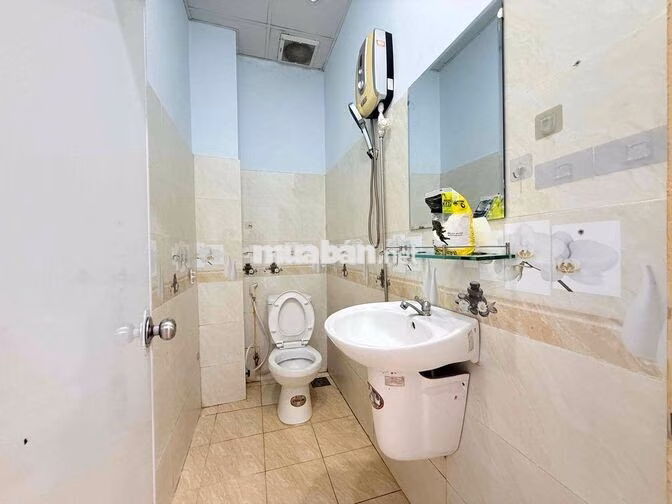 CHO THUÊ PHÒNG QUẬN 10 RỘNG 40M2_CÓ BAN CÔNG_GẦN ĐH HOA SEN