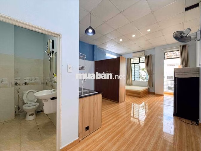 CHO THUÊ PHÒNG QUẬN 10 RỘNG 40M2_CÓ BAN CÔNG_GẦN ĐH HOA SEN