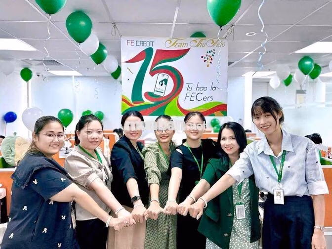 Nhân Viên Tư Vấn hoàn tất hồ sơ Vay