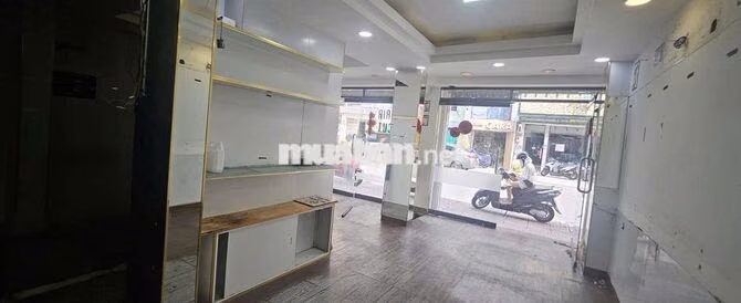Cho thuê mặt bằng: Mặt tiền: 142E Huỳnh Văn Bánh, P.11, Q. Phú Nhuận