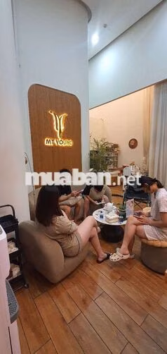 GẤP - Tuyển KTV Nails Q.7 đi làm ngay