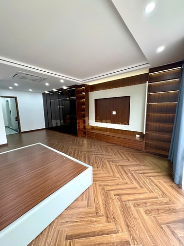 Nhà đẹp gần Aeon Mall - Long Biên, gara 2 ô tô, 65m x 6 tầng thang máy