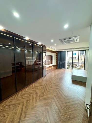 Nhà đẹp gần Aeon Mall - Long Biên, gara 2 ô tô, 65m x 6 tầng thang máy
