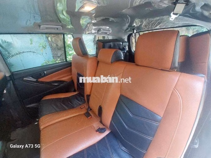 Toyota Innova 7 chỗ Số sàn 180.000 km Bạc