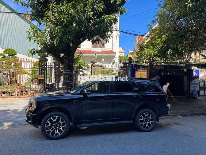 Ford Everest Sport 2023 Đen 57000 km