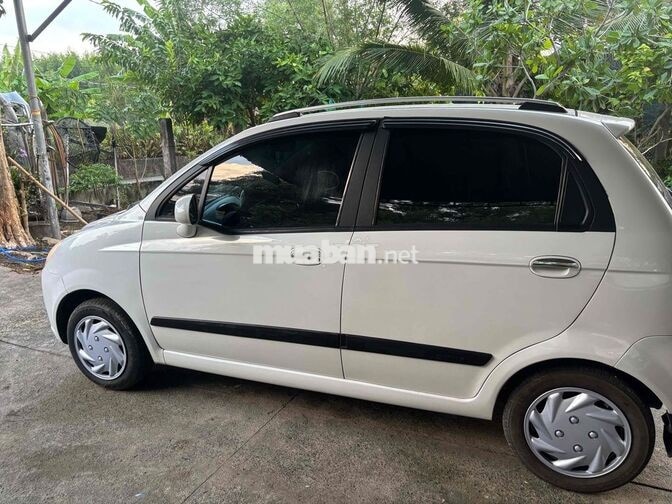 Chevrolet Spark LT Trắng 5 chỗ xe gia đình