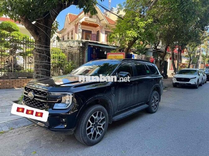 Ford Everest Sport 2023 Đen 57000 km