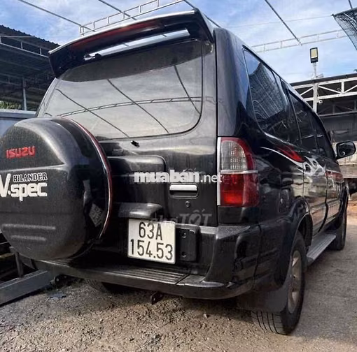 Isuzu Hi-Lander V-spec 8 chỗ màu Đen