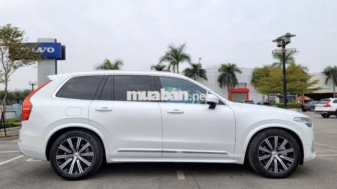 Volvo XC90 Ultimate B6 AWD 2024 Trắng