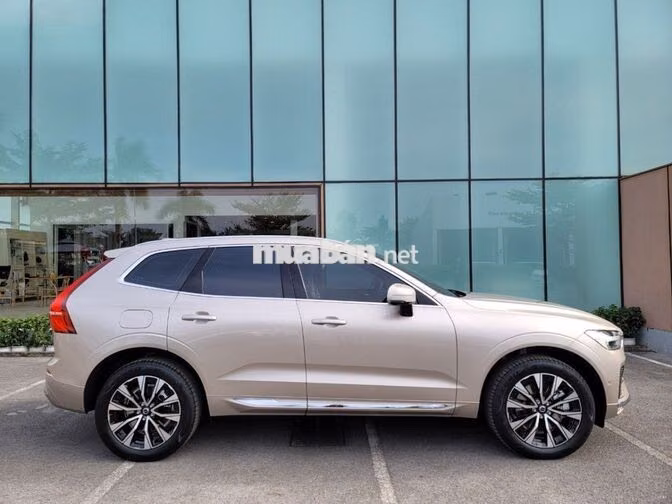 Volvo XC60 Ultra B6 AWD 2025 Vàng cát