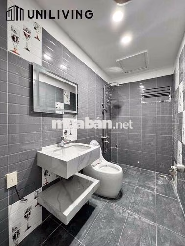 ĐỘC QUYỀN - CHO THUÊ CĂN STUDIO FULL NỘI THẤT MGR BAN CÔNG QUA UEH 5p