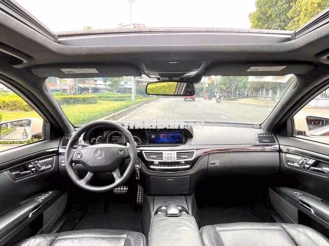 Mercedes-Benz S63 Sedan Đen, Vàng 5 chỗ