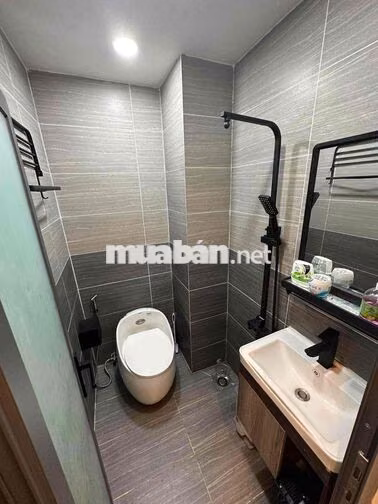 Cho thuê mặt bằng CMT8  mặt tiền đường đông đúc