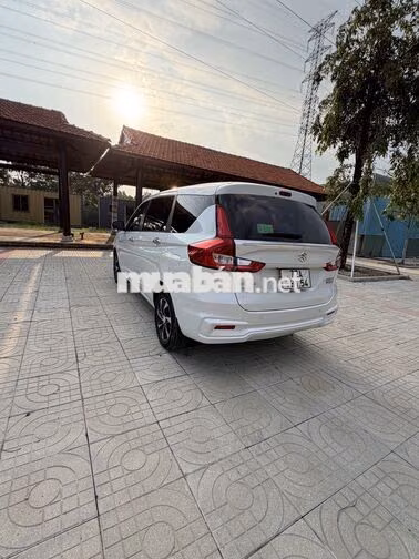 Suzuki Ertiga Hybrid Trắng 7 chỗ