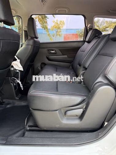 Suzuki Ertiga Hybrid Trắng 7 chỗ