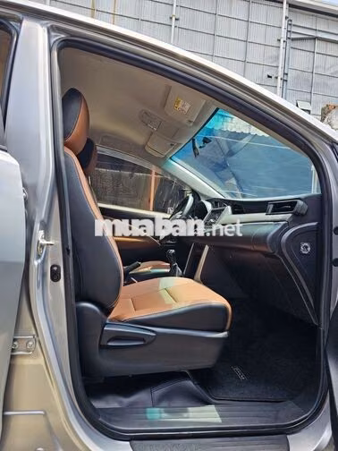 Toyota Innova E 2.0 SX 2017 Số sàn Bạc