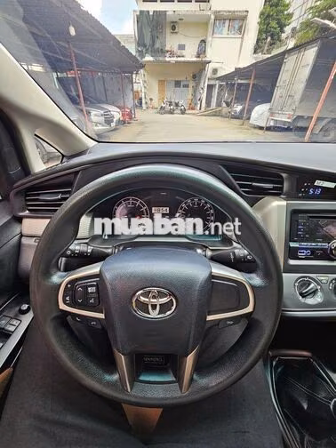 Toyota Innova E 2.0 SX 2017 Số sàn Bạc