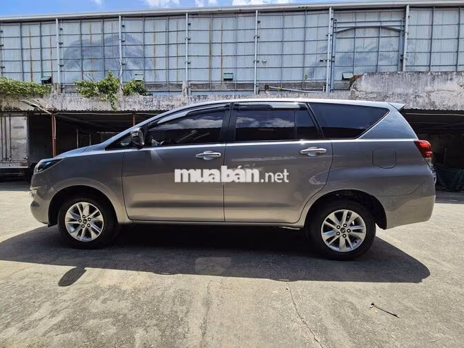 Toyota Innova E 2.0 SX 2017 Số sàn Bạc