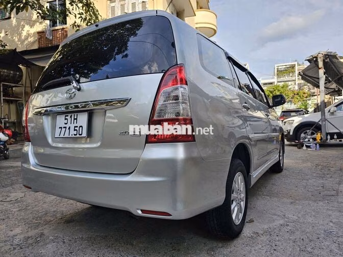 Toyota Innova E 2.0 SX 2012 Số sàn Bạc