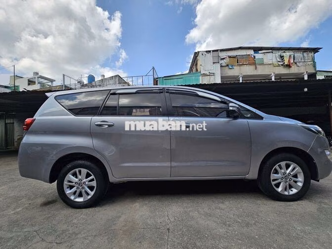 Toyota Innova E 2.0 SX 2017 Số sàn Bạc