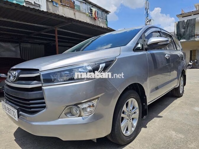 Toyota Innova E 2.0 SX 2017 Số sàn Bạc