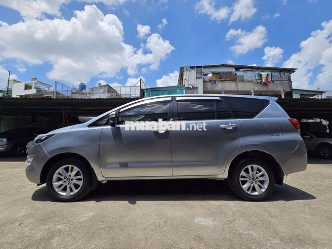 Toyota Innova E 2.0 SX 2017 Số sàn Bạc