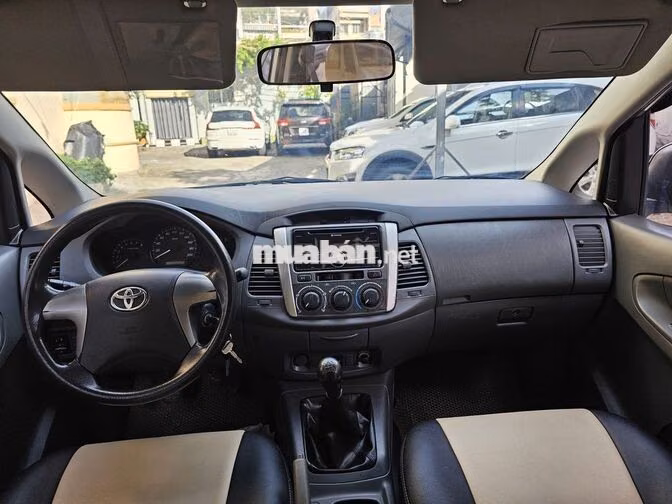 Toyota Innova E 2.0 SX 2012 Số sàn Bạc