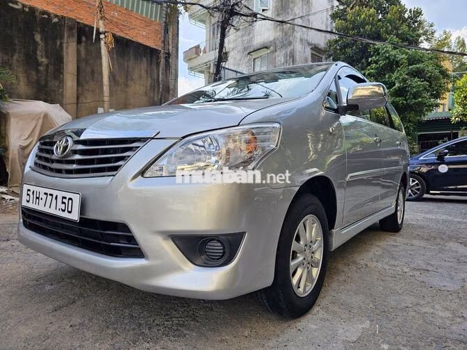 Toyota Innova E 2.0 SX 2012 Số sàn Bạc