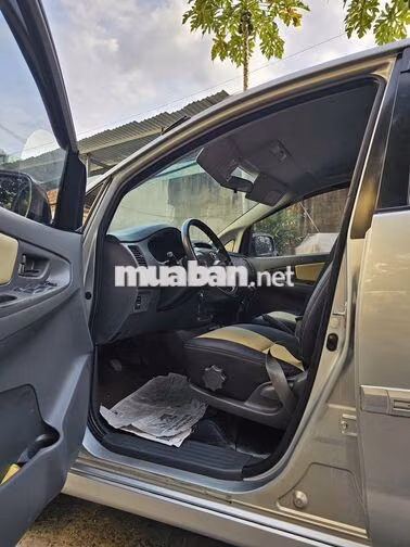Toyota Innova E 2.0 SX 2012 Số sàn Bạc