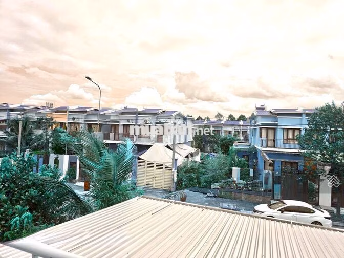 Cho thuê nhà liên kế Oasis City, 45m2, 2PN, 2 tầng