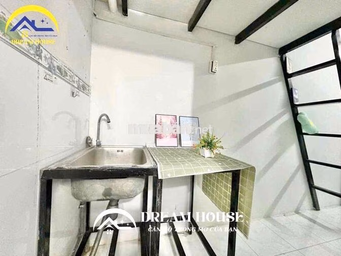 Cho Thuê Phòng Gác Cao 1m8 Sẵn Máy Lạnh Ngay Đại Học Công Thương