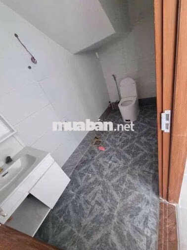Nhà Mới rộng rãi, DT 20x10m, Trệt 1 Lầu, Hẻm xe Hơi