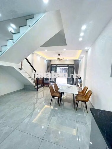 nhà 1 trệt 2 lầu có nội thất gần Ngã 6 An Phú