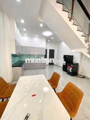 nhà 1 trệt 2 lầu có nội thất gần Ngã 6 An Phú